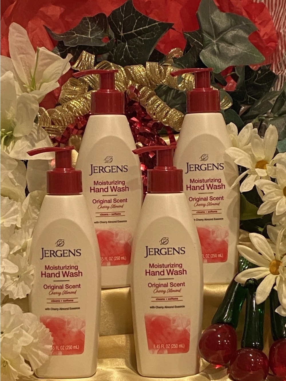 Erge Cream Bottles with Red Pumps Hand Soap Set